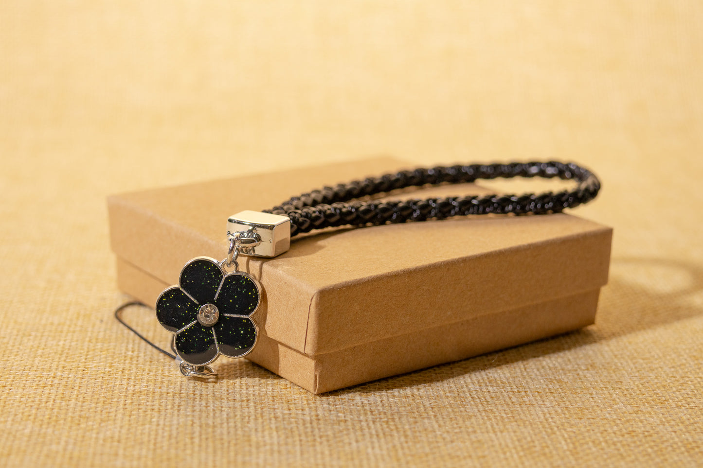 Midnight Bloom Phone Charm (자정의 꽃 참)