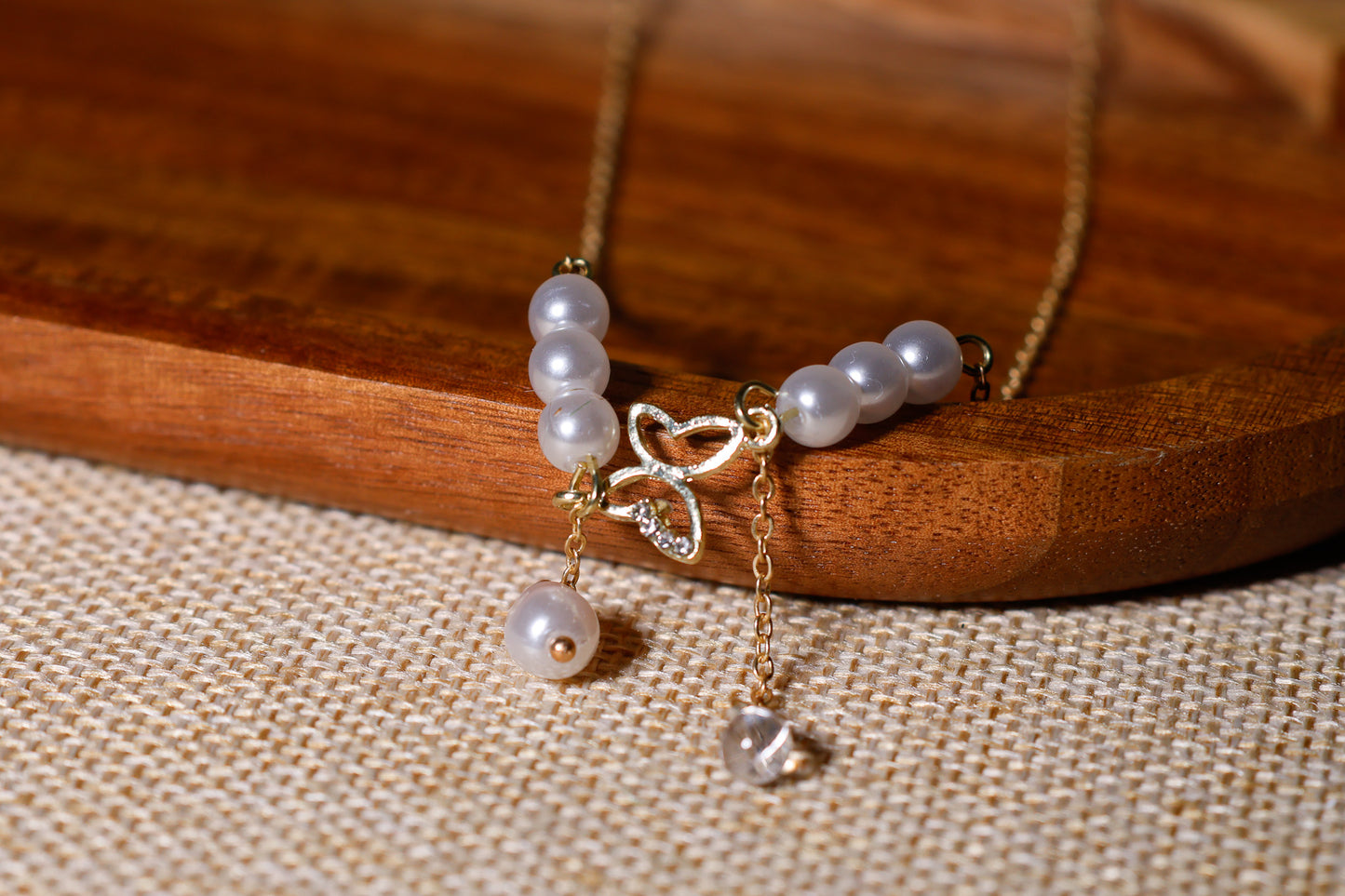 Nabi Pearl Necklace (나비 진주 목걸이)