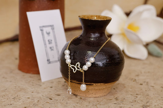 Nabi Pearl Necklace (나비 진주 목걸이)